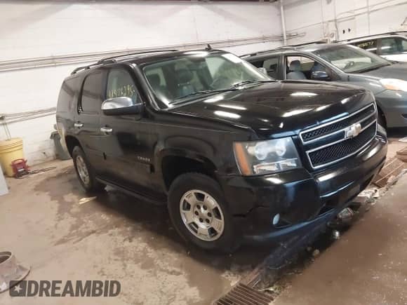 2011 Chevrolet Tahoe LT z VIN 1GNSKBE06BR303636, wystawiony jako IAAI lot #42577295 z przebiegiem 285 459 mil mil oraz . Historia ofert i sprzedaży dostępna na DreamBid. Obrazek 1.