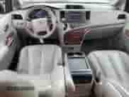 2011 Toyota Sienna XLE AAS z VIN 5TDYK3DC1BS080251, wystawiony jako Copart lot #86554415 z przebiegiem 264 143 mil mil oraz Szkoda całkowita • Salvage title. Historia ofert i sprzedaży dostępna na DreamBid. Obrazek 8.