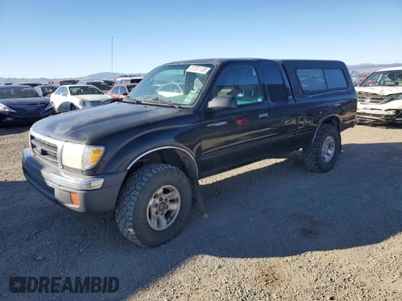 2000 Toyota Tacoma z VIN 4TAWM72NXYZ652630, wystawiony jako Copart lot #87301135 z przebiegiem 197 826 mil mil oraz Czysty tytuł • Clean title. Historia ofert i sprzedaży dostępna na DreamBid. Obrazek 1.