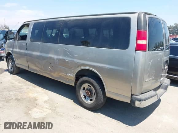 2003 Chevrolet Express Passenger with VIN 1GAHG39U131204366, listed as a IAAI auction lot 42941347 with 208,606 mi miles and . Bid and sale history available at DreamBid. Image 3.