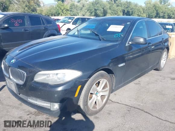 2013 BMW 5 Series 528i с VIN WBAXG5C58DD229486, выставлен на аукционе IAAI как лот 43208575 с пробегом 155 020 миль миль и . История ставок и продаж доступна на DreamBid. Изображение 17.