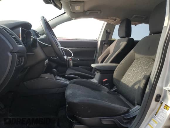 2020 Mitsubishi Outlander SE z VIN JA4AP4AU9LU030565, wystawiony jako Copart lot #80143545 z przebiegiem 84 002 mil mil oraz Nie do naprawy • Non repairable. Historia ofert i sprzedaży dostępna na DreamBid. Obrazek 7.