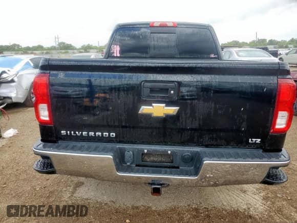 2018 Chevrolet Silverado 1500 LTZ z VIN 3GCUKSEC5JG446491, wystawiony jako Copart lot #59756225 z przebiegiem 144 778 mil mil oraz Czysty tytuł • Clean title. Historia ofert i sprzedaży dostępna na DreamBid. Obrazek 6.