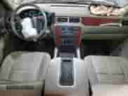 2011 Chevrolet Silverado 2500HD LTZ z VIN 1GC1KYC89BF140398, wystawiony jako Copart lot #62072845 z przebiegiem 205 918 mil mil oraz Szkoda całkowita • Salvage title. Historia ofert i sprzedaży dostępna na DreamBid. Obrazek 8.