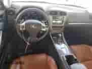 2012 Lexus IS 250 C z VIN JTHFF2C20C2525925, wystawiony jako Copart lot #81387995 z przebiegiem 134 421 mil mil oraz Szkoda całkowita • Salvage title. Historia ofert i sprzedaży dostępna na DreamBid. Obrazek 8.