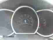 2014 Kia Optima LX z VIN 5XXGM4A75EG330292, wystawiony jako IAAI lot #43098286 z przebiegiem 94 992 mil mil oraz . Historia ofert i sprzedaży dostępna na DreamBid. Obrazek 7.