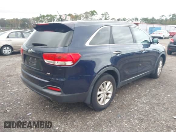 2016 Kia Sorento LX with VIN 5XYPG4A32GG187398, listed as a IAAI auction lot 43454154 with 114,845 mi miles and . Bid and sale history available at DreamBid. Image 4.
