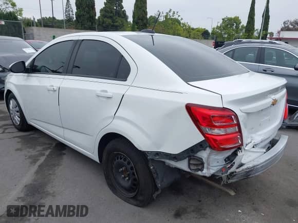 2018 Chevrolet Sonic LS с VIN 1G1JB5SHXJ4113116, выставлен на аукционе IAAI как лот 42450167 с пробегом 87 470 миль миль и . История ставок и продаж доступна на DreamBid. Изображение 3.