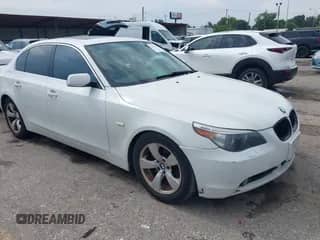 2007 BMW 5 Series 525i с VIN WBANE53527CW66293, выставлен на аукционе IAAI как лот 42837436 с пробегом 104 347 миль миль и . История ставок и продаж доступна на DreamBid. Изображение 1.