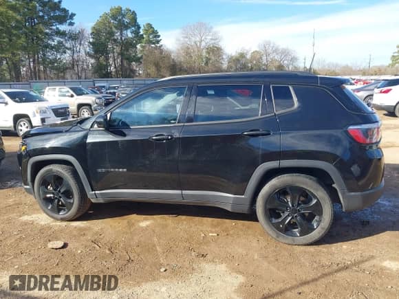 2019 Jeep Compass Altitude z VIN 3C4NJCBB1KT612989, wystawiony jako IAAI lot #41330536 z przebiegiem 145 404 mil mil oraz . Historia ofert i sprzedaży dostępna na DreamBid. Obrazek 14.