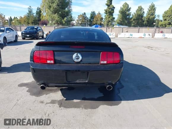 2007 Ford Mustang GT Deluxe z VIN 1ZVFT82H275363767, wystawiony jako IAAI lot #43548811 z przebiegiem 177 449 mil mil oraz . Historia ofert i sprzedaży dostępna na DreamBid. Obrazek 16.