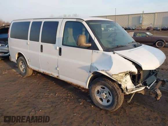 2005 Chevrolet Express Cargo z VIN 1GCFG15T251250047, wystawiony jako IAAI lot #41797512 z przebiegiem 149 610 mil mil oraz . Historia ofert i sprzedaży dostępna na DreamBid. Obrazek 1.