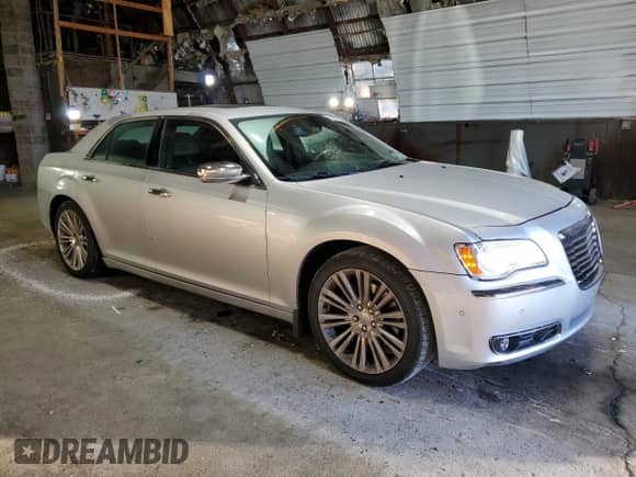 2011 Chrysler 300 C с VIN 2C3CA6CT3BH613932, выставлен на аукционе Copart как лот 82203405 с пробегом 209 301 миль миль и Списание • Salvage title. История ставок и продаж доступна на DreamBid. Изображение 4.