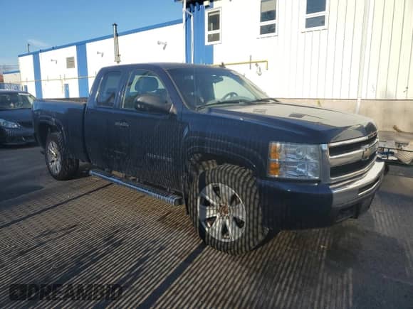 2010 Chevrolet Silverado 1500 LS with VIN 1GCSKREA6AZ126109, listed as a Copart auction lot 82189835 with 269,609 mi miles and Clean title. Bid and sale history available at DreamBid. Image 4.