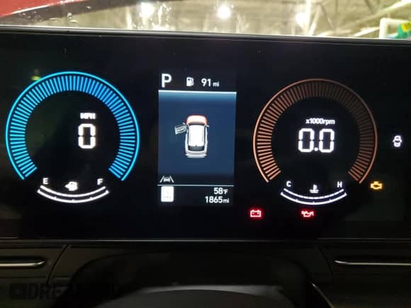 2025 Hyundai Kona SEL с VIN KM8HBCAB9SU215933, выставлен на аукционе Copart как лот 81338314 с пробегом 1 865 миль миль и Чистый • Clean title. История ставок и продаж доступна на DreamBid. Изображение 9.