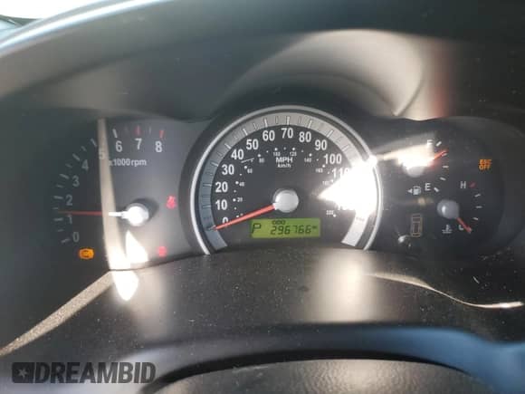 2007 Hyundai Entourage GLS с VIN KNDMC233876033037, выставлен на аукционе Copart как лот 84786415 с пробегом 296 766 миль миль и Списание • Salvage title. История ставок и продаж доступна на DreamBid. Изображение 9.