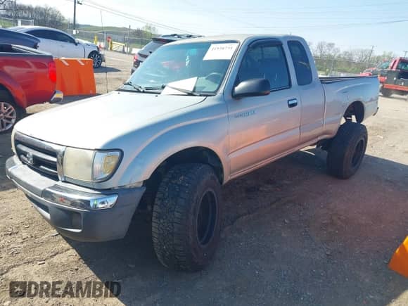 2000 Toyota Tacoma with VIN 5TEWM72N8YZ685490, listed as a IAAI auction lot 41938731 with 222,785 mi miles and . Bid and sale history available at DreamBid. Image 2.