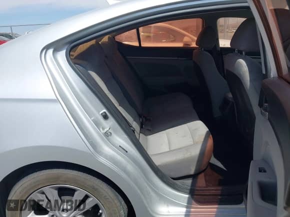 2017 Hyundai Elantra SE z VIN 5NPD84LF4HH146594, wystawiony jako IAAI lot #43242324 z przebiegiem 96 036 mil mil oraz . Historia ofert i sprzedaży dostępna na DreamBid. Obrazek 8.