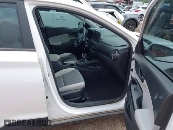2022 Hyundai Kona SE с VIN KM8K22AB0NU814305, выставлен на аукционе IAAI как лот 42466172 с пробегом 43 616 миль миль и . История ставок и продаж доступна на DreamBid. Изображение 5.