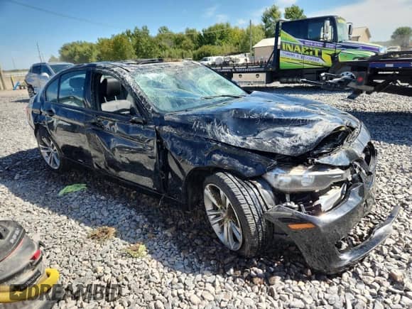 2013 BMW 3 Series 328i z VIN WBA3A5G53DNP23307, wystawiony jako Copart lot #72003745 z przebiegiem Nie podano mil oraz Nie do naprawy • Non repairable. Historia ofert i sprzedaży dostępna na DreamBid. Obrazek 4.