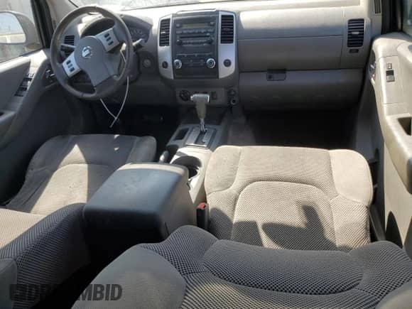 2011 Nissan Frontier SV z VIN 1N6AD0FV5BC438961, wystawiony jako Copart lot #80761545 z przebiegiem 238 831 mil mil oraz Czysty tytuł • Clean title. Historia ofert i sprzedaży dostępna na DreamBid. Obrazek 8.