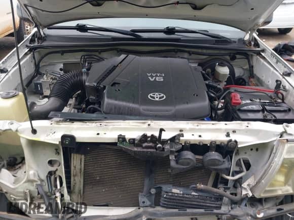 2007 Toyota Tacoma PreRunner z VIN 3TMKU72N57M013302, wystawiony jako IAAI lot #43089625 z przebiegiem 146 945 mil mil oraz . Historia ofert i sprzedaży dostępna na DreamBid. Obrazek 10.