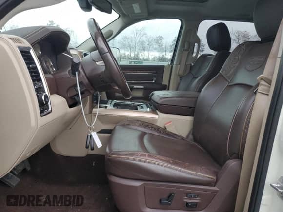 2016 Ram 1500 Limited z VIN 1C6RR7WM2GS189126, wystawiony jako Copart lot #84193654 z przebiegiem 83 881 mil mil oraz Szkoda całkowita • Salvage title. Historia ofert i sprzedaży dostępna na DreamBid. Obrazek 7.