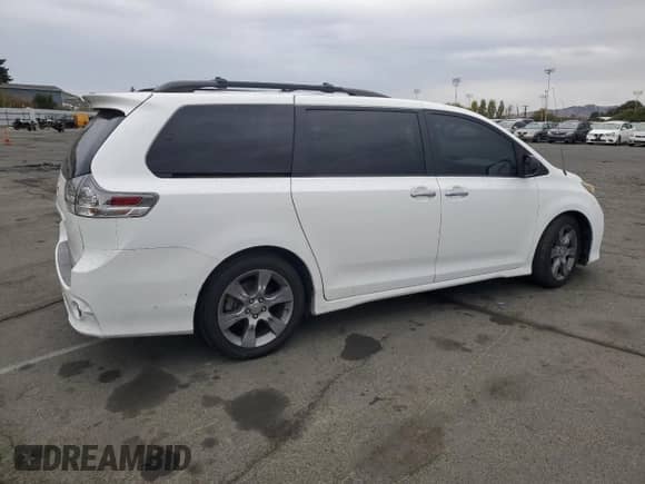 2014 Toyota Sienna SE with VIN 5TDXK3DC2ES520428, listed as a Copart auction lot 82166805 with 161,322 mi miles and Salvage title. Bid and sale history available at DreamBid. Image 3.