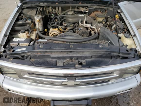 1997 Chevrolet Blazer LS z VIN 1GNCS13W2VK216755, wystawiony jako Copart lot #42385625 z przebiegiem 269 008 mil mil oraz Szkoda całkowita • Salvage title. Historia ofert i sprzedaży dostępna na DreamBid. Obrazek 12.