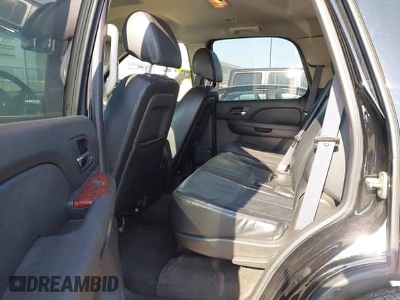 2014 Chevrolet Tahoe LS with VIN 1GNSCAE05ER129327, listed as a IAAI auction lot 42927037 with 149,789 mi miles and . Bid and sale history available at DreamBid. Image 8.