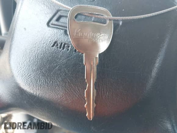 2000 Chevrolet Tahoe LS z VIN 1GNEK13T3YJ133246, wystawiony jako IAAI lot #42484297 z przebiegiem 314 628 mil mil oraz . Historia ofert i sprzedaży dostępna na DreamBid. Obrazek 11.