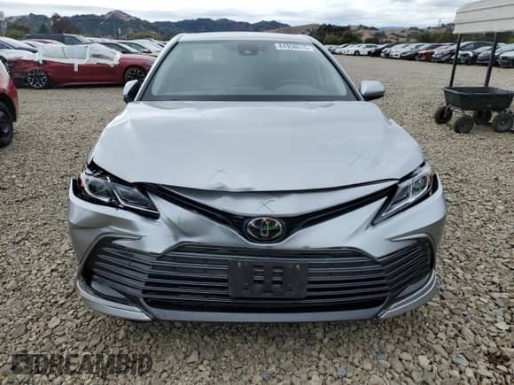 2022 Toyota Camry LE with VIN 4T1C11AK8NU051516, listed as a Copart auction lot 84958615 with 31,814 mi miles and Salvage title. Bid and sale history available at DreamBid. Image 5.