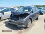 2020 Honda HR-V LX z VIN 3CZRU6H37LM722462, wystawiony jako IAAI lot #43222316 z przebiegiem 55 692 mil mil oraz . Historia ofert i sprzedaży dostępna na DreamBid. Obrazek 2.