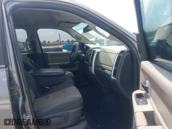 2009 Dodge 1500 Sport z VIN 1D3HB13T69S707136, wystawiony jako IAAI lot #42097111 z przebiegiem 253 241 mil mil oraz . Historia ofert i sprzedaży dostępna na DreamBid. Obrazek 5.