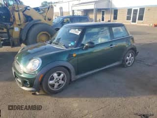 2011 MINI Hardtop z VIN WMWSU3C59BT253726, wystawiony jako Copart lot #87220845 z przebiegiem 123 389 mil mil oraz Szkoda całkowita • Salvage title. Historia ofert i sprzedaży dostępna na DreamBid. Obrazek 1.