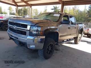 2007 Chevrolet Silverado 2500HD 1LT z VIN 1GCHK23K57F557435, wystawiony jako IAAI lot #43432798 z przebiegiem 264 134 mil mil oraz . Historia ofert i sprzedaży dostępna na DreamBid. Obrazek 2.