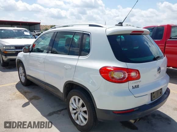 2011 Volkswagen Tiguan SE with VIN WVGAV7AX6BW557338, listed as a IAAI auction lot 42726724 with 175,004 mi miles and . Bid and sale history available at DreamBid. Image 3.