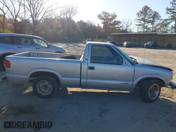 1995 Chevrolet S-10 with VIN 1GCCS1442SK162259, listed as a IAAI auction lot 41870338 with 222,349 mi miles and . Bid and sale history available at DreamBid. Image 14.