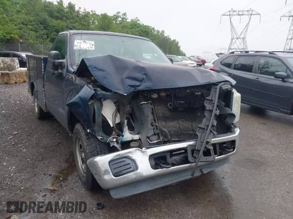 2011 Ford F-250 XL с VIN 1FDBF2A60BEB69927, выставлен на аукционе IAAI как лот 42373176 с пробегом 301 767 миль миль и . История ставок и продаж доступна на DreamBid. Изображение 6.