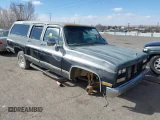 1990 Chevrolet Suburban с VIN 1GNEV16K1LF136023, выставлен на аукционе IAAI как лот 41539294 с пробегом 265 582 миль миль и . История ставок и продаж доступна на DreamBid. Изображение 1.