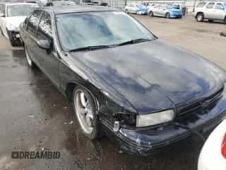 1994 Chevrolet Caprice LS z VIN 1G1BN52P2RR198387, wystawiony jako Copart lot #78990344 z przebiegiem 116 789 mil mil oraz Szkoda całkowita • Salvage title. Historia ofert i sprzedaży dostępna na DreamBid. Obrazek 5.