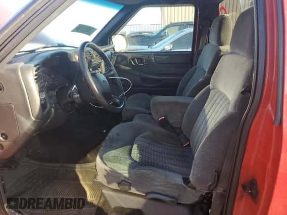 2002 Chevrolet S-10 LS с VIN 1GCCS14W528211792, выставлен на аукционе Copart как лот 74953194 с пробегом 163 185 миль миль и Списание • Salvage title. История ставок и продаж доступна на DreamBid. Изображение 7.