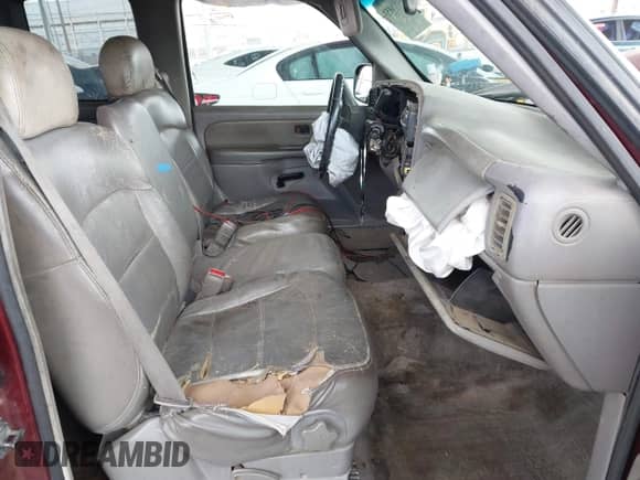 2000 Chevrolet Silverado 1500 LS z VIN 2GCEC19V9Y1232713, wystawiony jako IAAI lot #41916853 z przebiegiem 82 761 mil mil oraz . Historia ofert i sprzedaży dostępna na DreamBid. Obrazek 5.