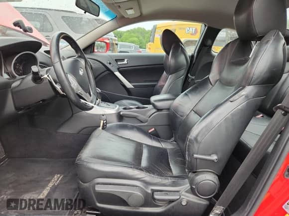 2010 Hyundai Genesis Coupe Grand Touring z VIN KMHHU6KH8AU004641, wystawiony jako Copart lot #62854555 z przebiegiem 91 337 mil mil oraz Czysty tytuł • Clean title. Historia ofert i sprzedaży dostępna na DreamBid. Obrazek 7.