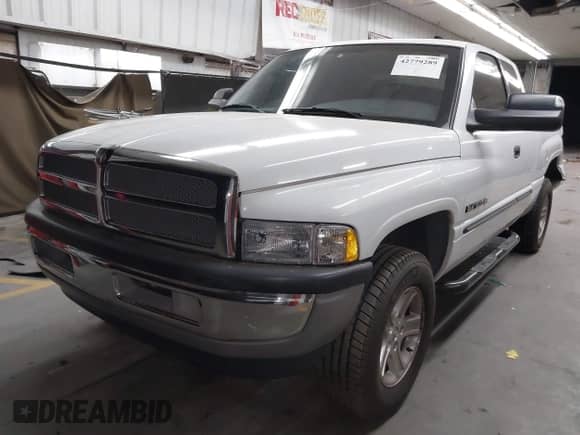 2000 Dodge 1500 z VIN 3B7HC13Z2YM214507, wystawiony jako IAAI lot #42779289 z przebiegiem 178 546 mil mil oraz . Historia ofert i sprzedaży dostępna na DreamBid. Obrazek 17.