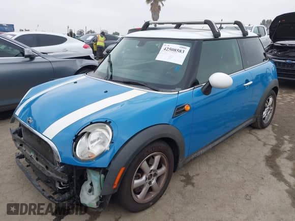 2013 MINI Hardtop с VIN WMWSU3C51DT687500, выставлен на аукционе IAAI как лот 42508583 с пробегом 120 627 миль миль и . История ставок и продаж доступна на DreamBid. Изображение 2.