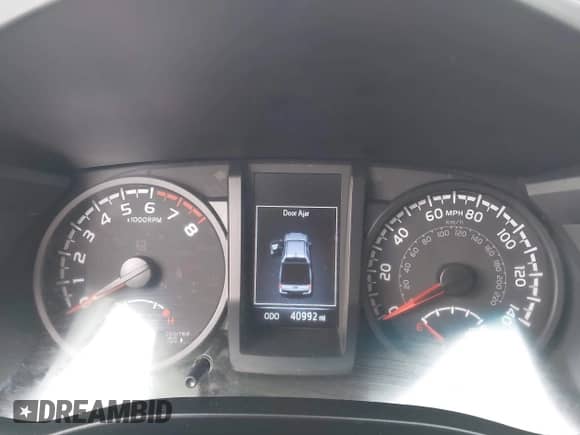 2021 Toyota Tacoma SR z VIN 5TFCZ5AN7MX267045, wystawiony jako IAAI lot #43321000 z przebiegiem 40 992 mil mil oraz . Historia ofert i sprzedaży dostępna na DreamBid. Obrazek 7.