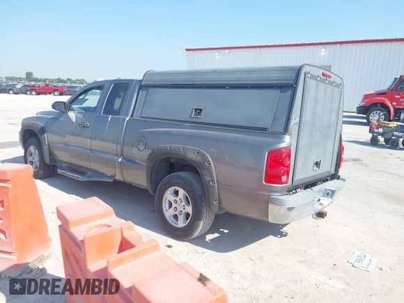 2005 Dodge Dakota SLT с VIN 1D7HE42K45S292036, выставлен на аукционе IAAI как лот 42634168 с пробегом 132 495 миль миль и . История ставок и продаж доступна на DreamBid. Изображение 3.