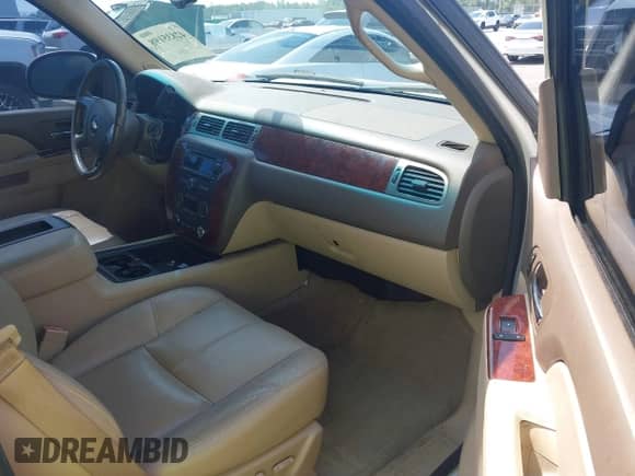 2013 Chevrolet Suburban LT с VIN 1GNSCJE08DR325101, выставлен на аукционе IAAI как лот 42835198 с пробегом 173 643 миль миль и . История ставок и продаж доступна на DreamBid. Изображение 5.