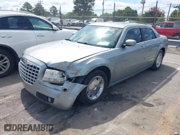 2005 Chrysler 300 Touring с VIN 2C3AA53GX5H512654, выставлен на аукционе IAAI как лот 43112900 с пробегом 227 996 миль миль и . История ставок и продаж доступна на DreamBid. Изображение 2.